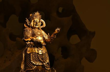 北京博美春拍璀璨之夜：古董与佛教艺术的完美结合